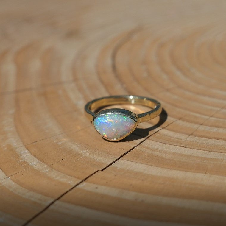 18k gold opal ring, size I-1/2