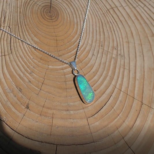 Silver pendant with bright green Coober Pedy opal.