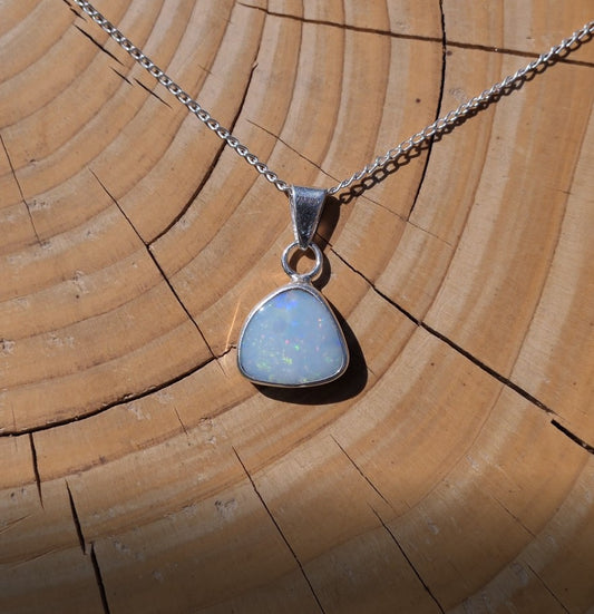 Silver opal pendant with white base Coober Pedy opal, bright multicoloured pinfire