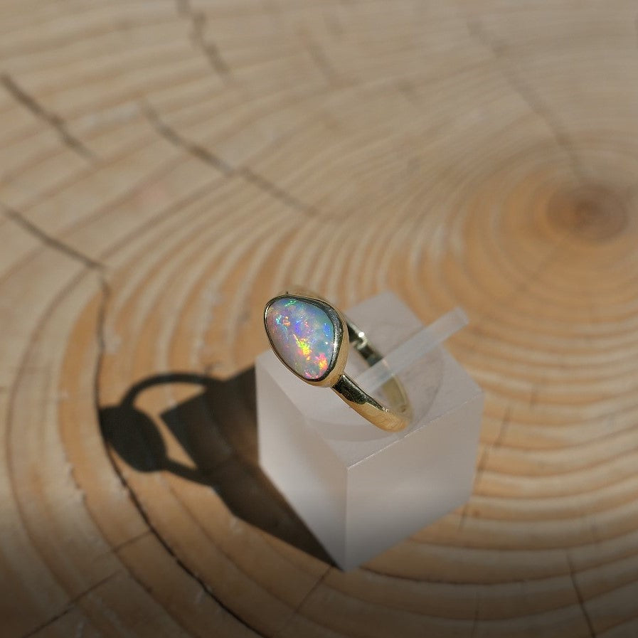 18k gold opal ring, size I-1/2