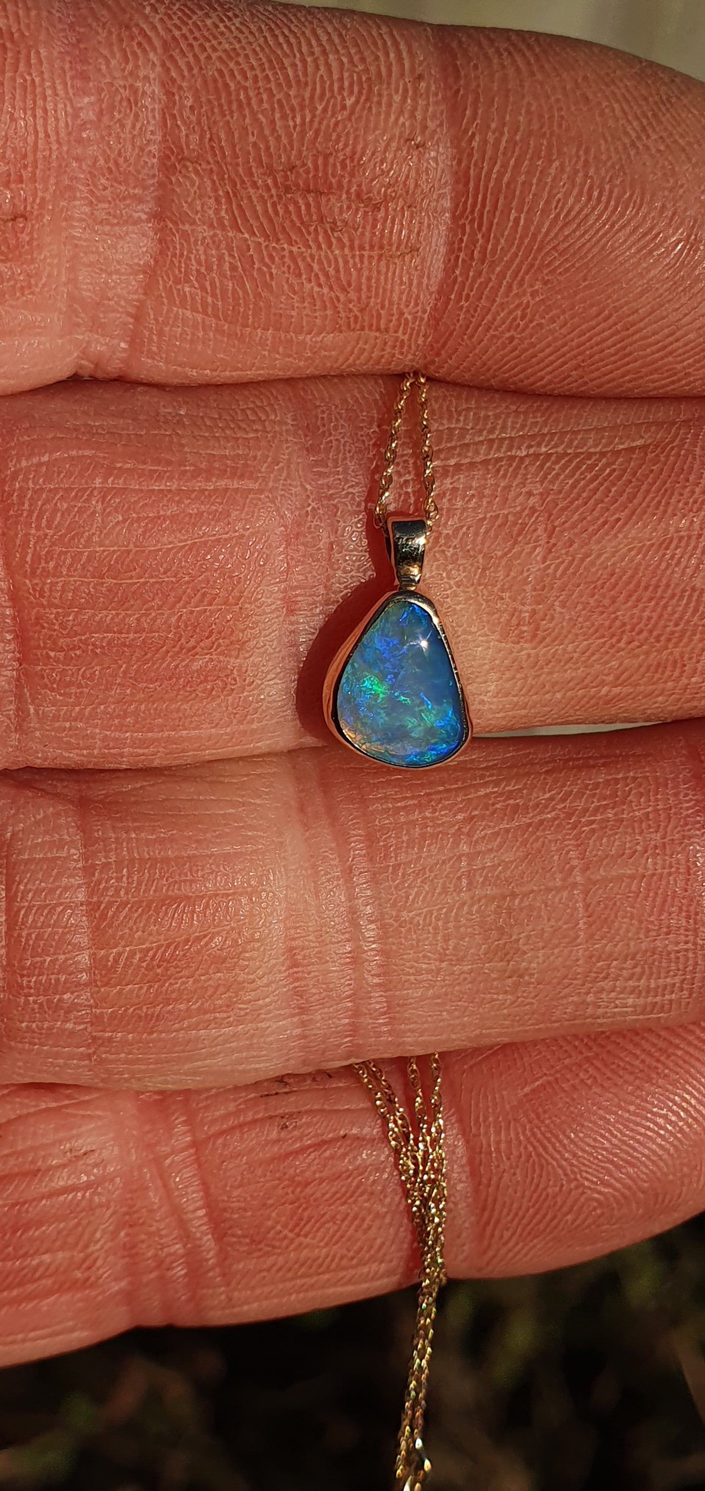 9k gold opal pendant