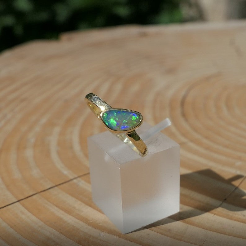 18K Gold opal ring