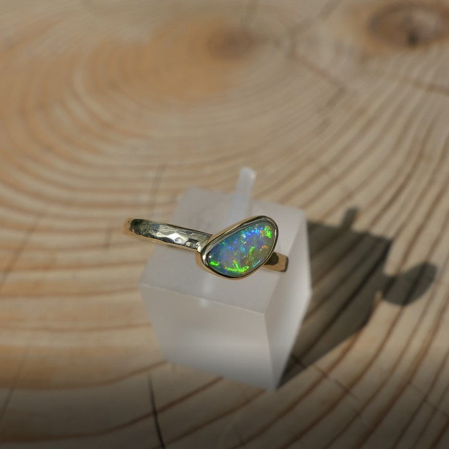 18K Gold opal ring