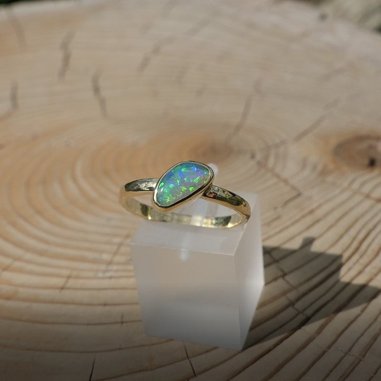 18K Gold opal ring