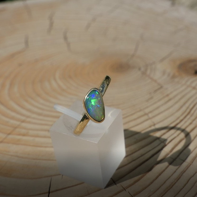 18K Gold opal ring