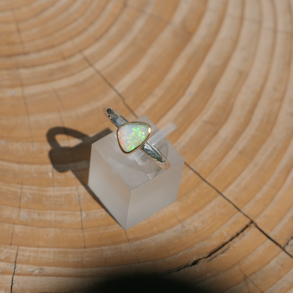 Lightning Ridge crystal opal ring, silver with an 18k gold bezel