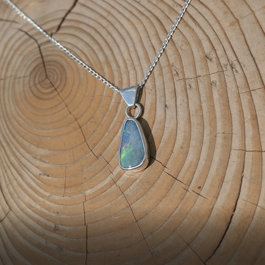 Silver pendant with solid Mintubi opal, approx 1ct, 12x6mm.