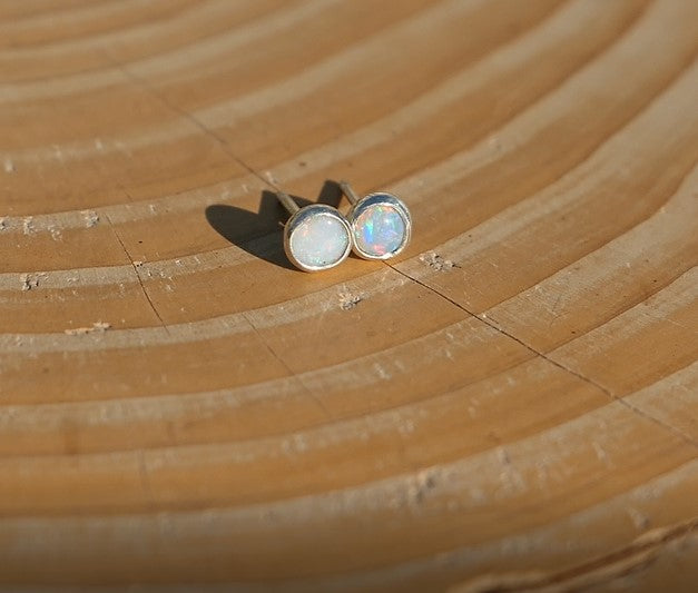 4mm silver opal earstuds