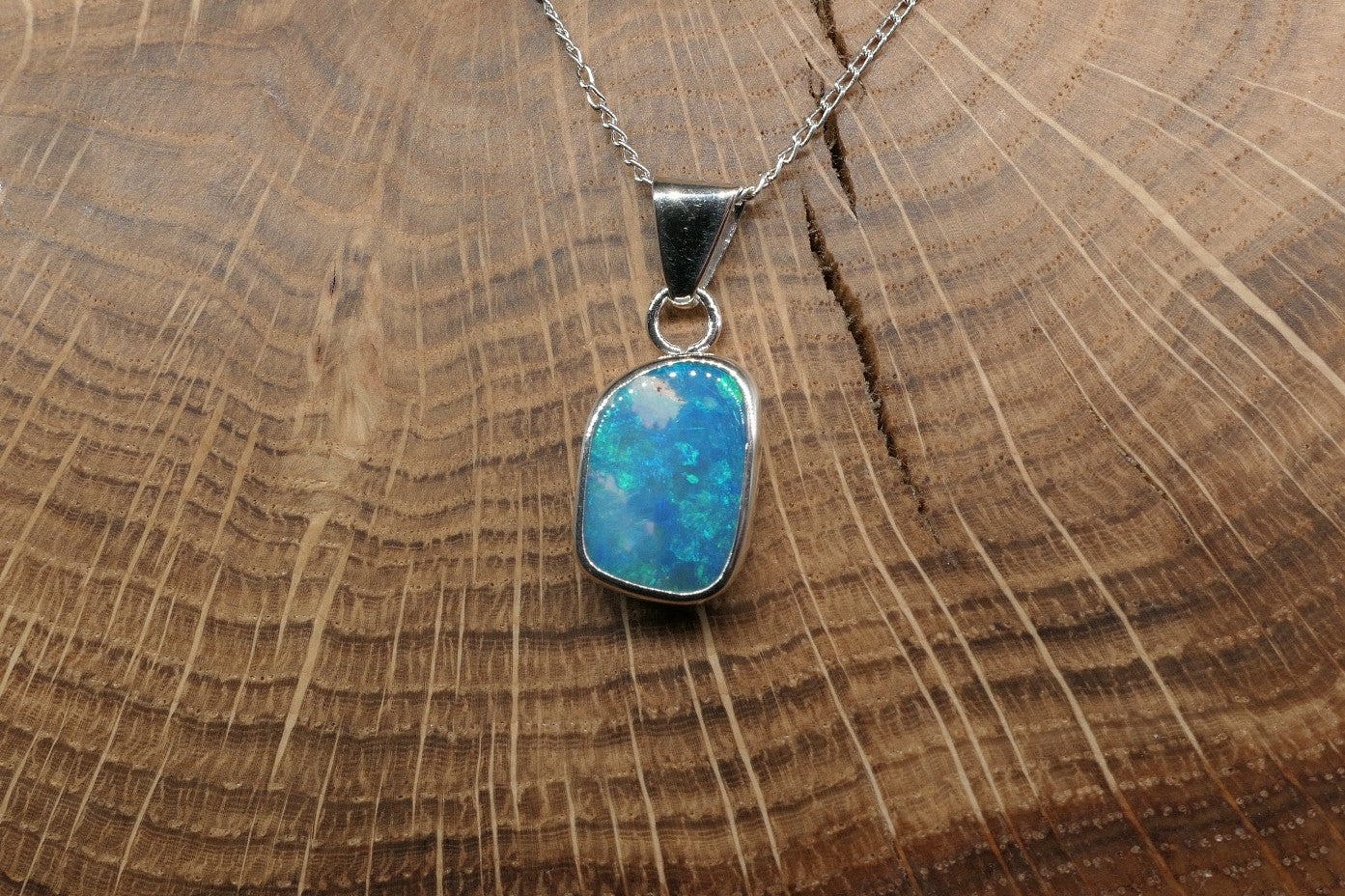 Silver Coober Pedy opal pendant