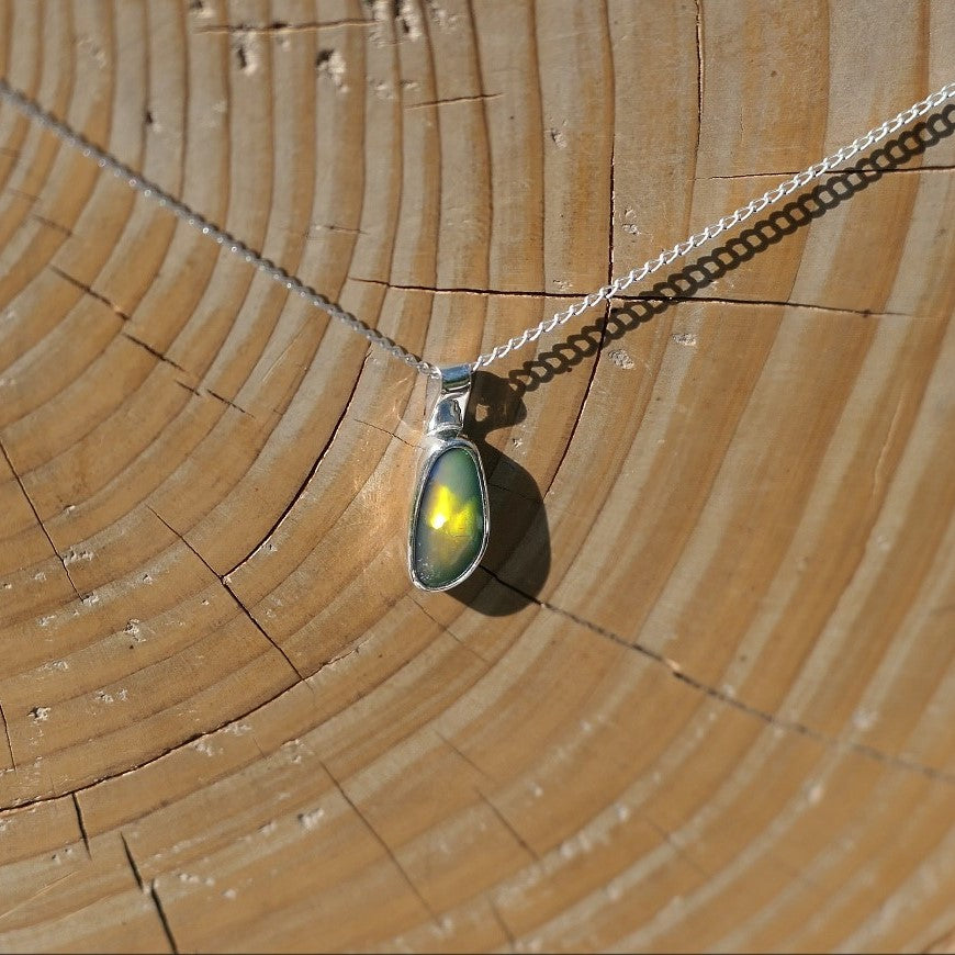 Silver pendant with a Coober Pedy doublet.