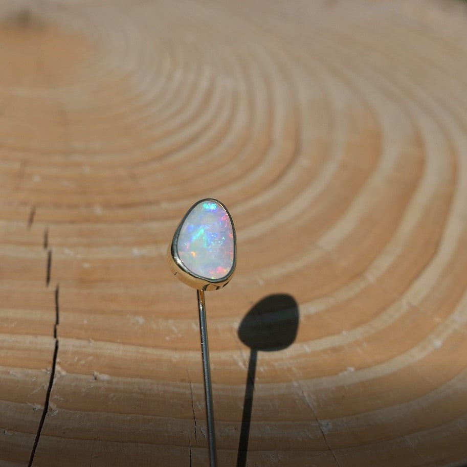 18k gold tie/lapel pin with a brilliant Lightning Ridge crystal opal.