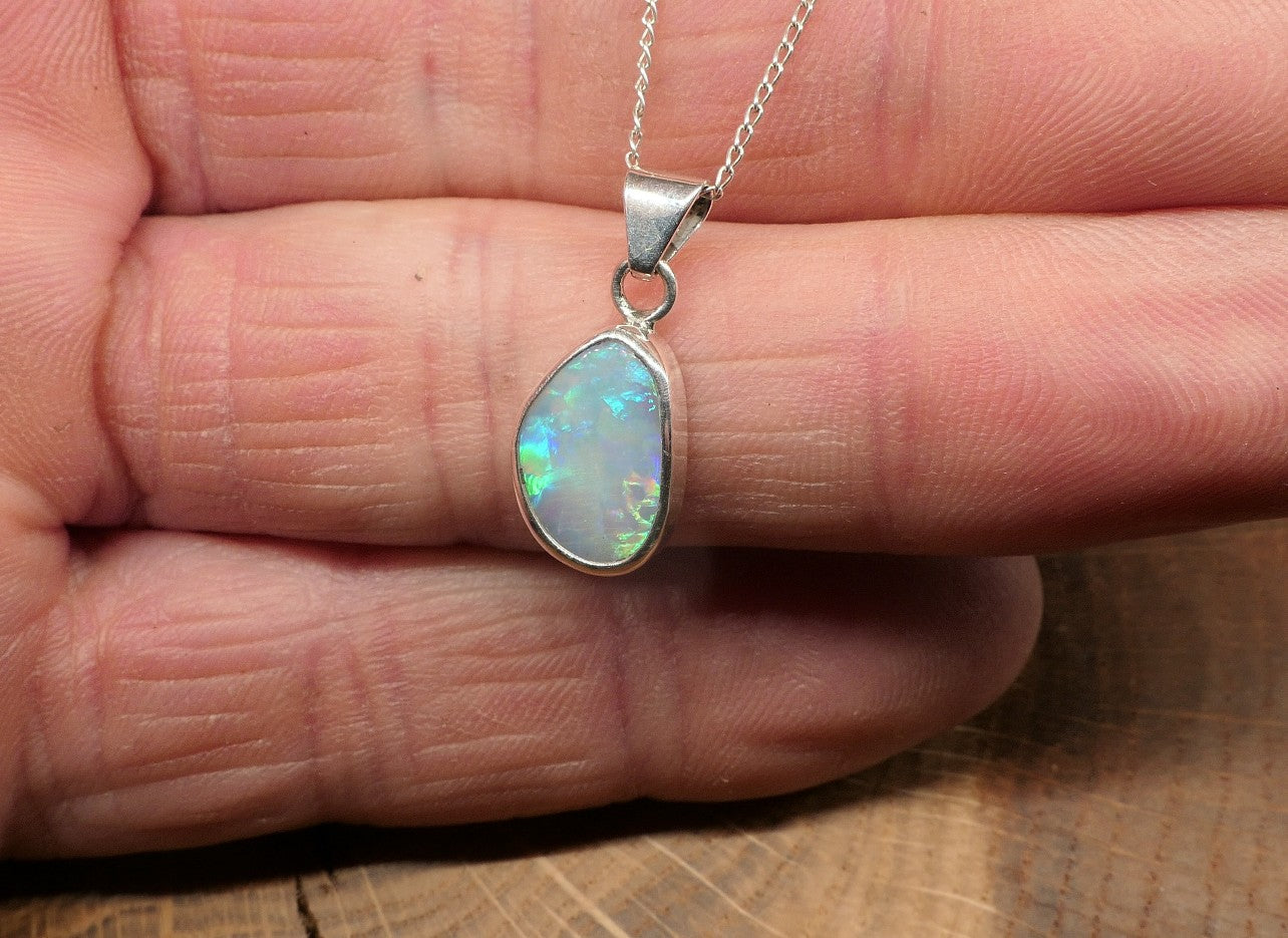 Mintubi opal pendant