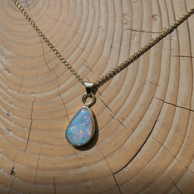 18k gold opal pendant, with bright Lightning Ridge opal.