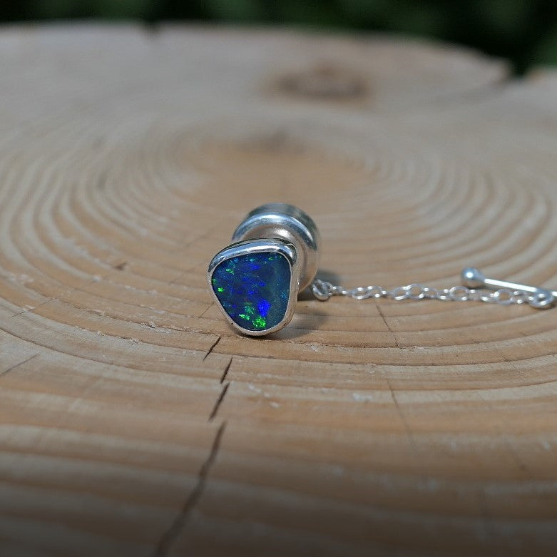 Silver tie tack with a bright Andamooka doublet opal.