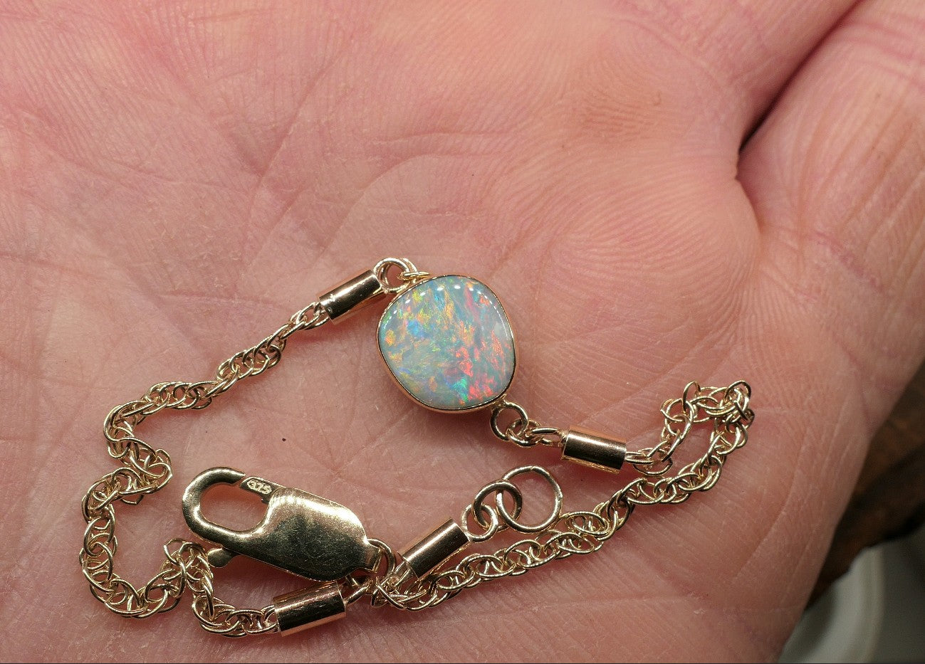 9k gold opal bracelet with a Mintubi solid opal.
