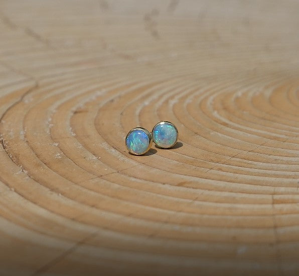 5mm 18k gold ear studs