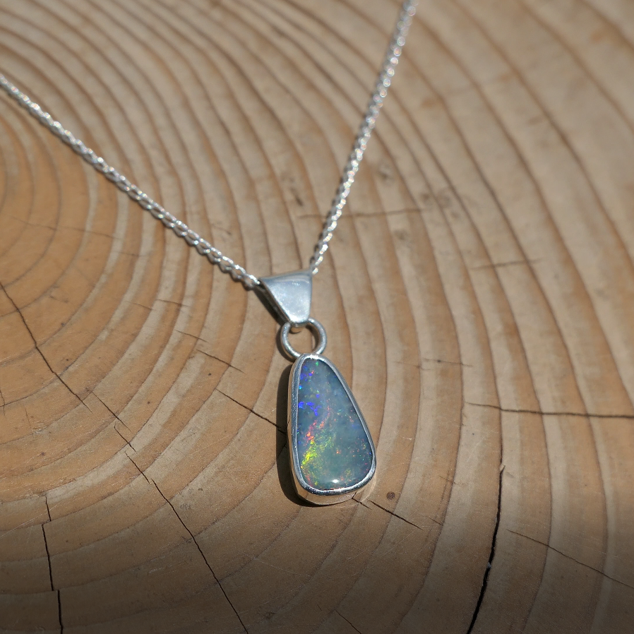 Silver pendant with solid Mintubi opal, approx 1ct, 12x6mm.