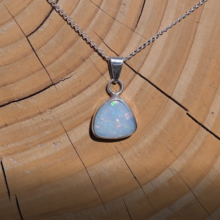 Silver opal pendant with white base Coober Pedy opal, bright multicoloured pinfire