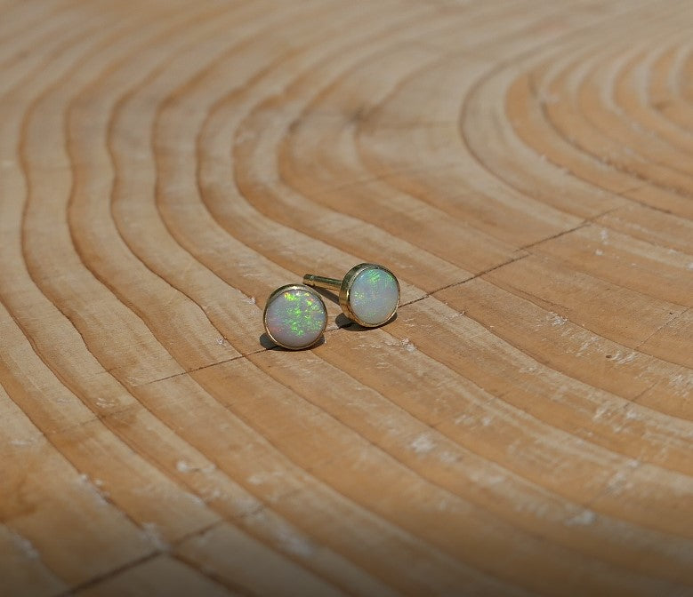 5mm 18k gold ear studs