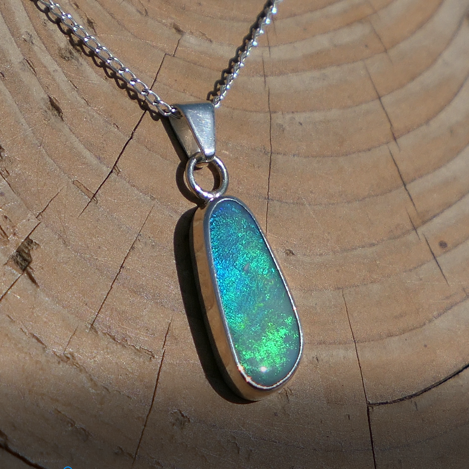 Silver pendant with bright green Coober Pedy opal.