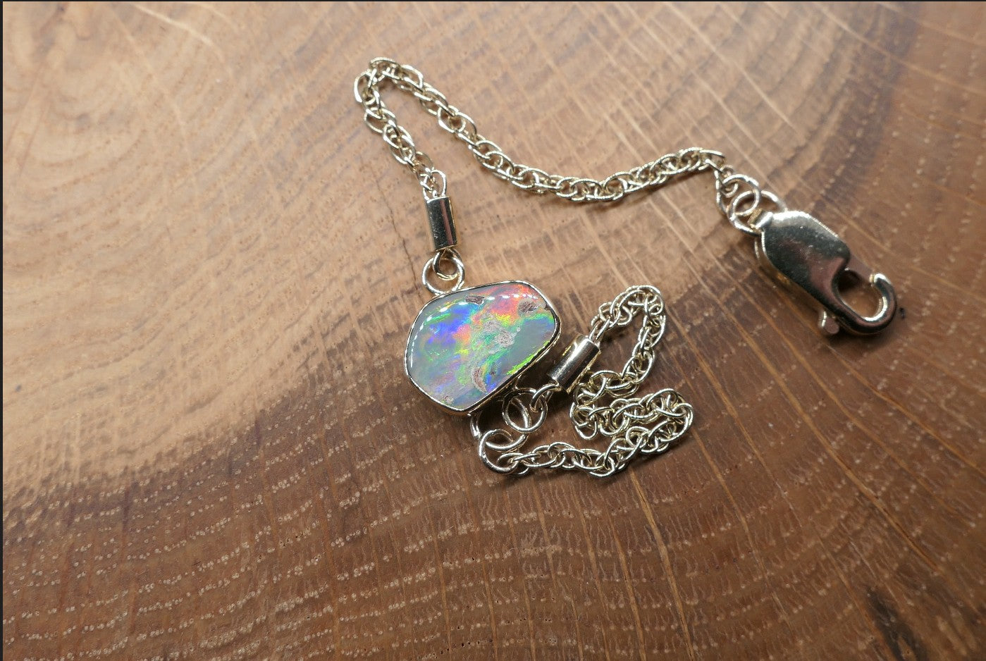 9k gold opal bracelet with a Lightning Ridge doublet opal