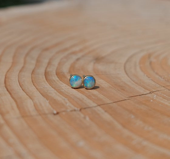 5mm 18k gold ear studs