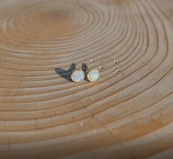 4mm 18k gold earstuds