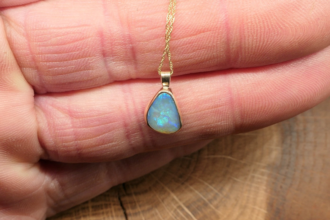 9k gold opal pendant