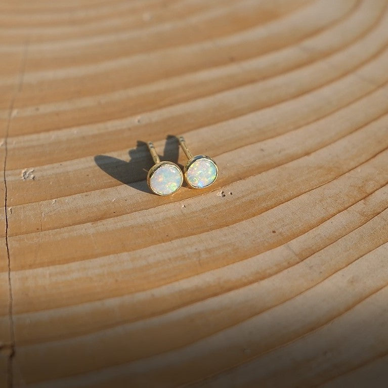 4mm 18k gold earstuds