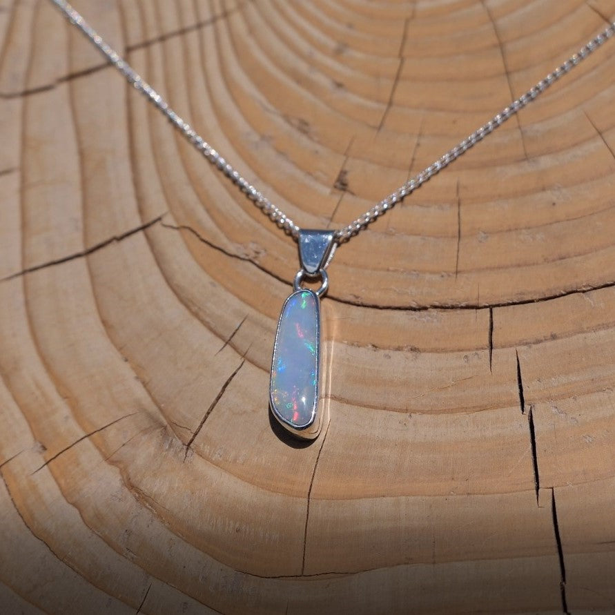 Silver pendant with white base Coober Pedy opal.