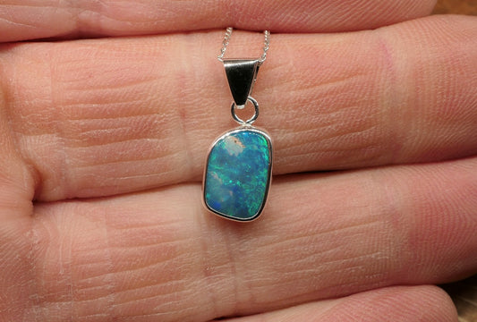 Silver Coober Pedy opal pendant