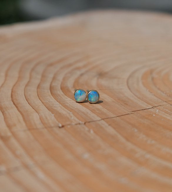 5mm 18k gold ear studs