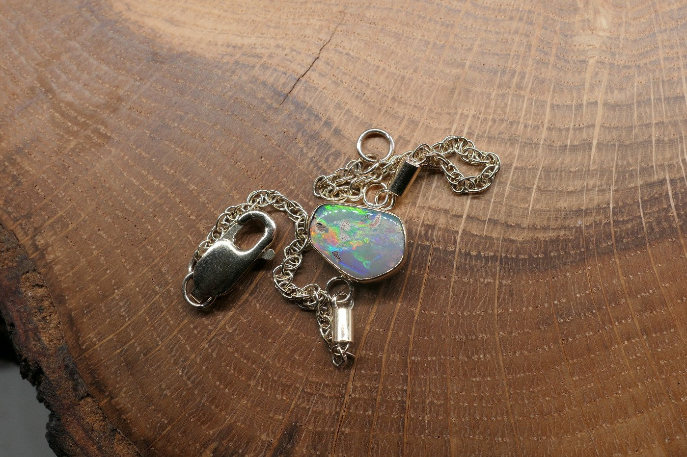 9k gold opal bracelet with a Lightning Ridge doublet opal