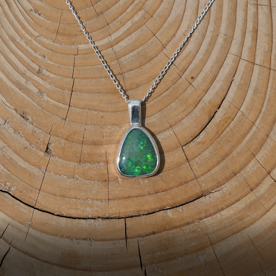 Silver pendant with solid Andamooka opal