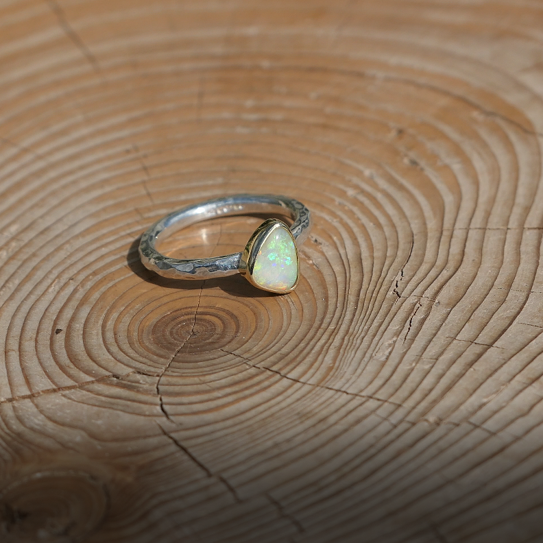 Lightning Ridge crystal opal ring, silver with an 18k gold bezel