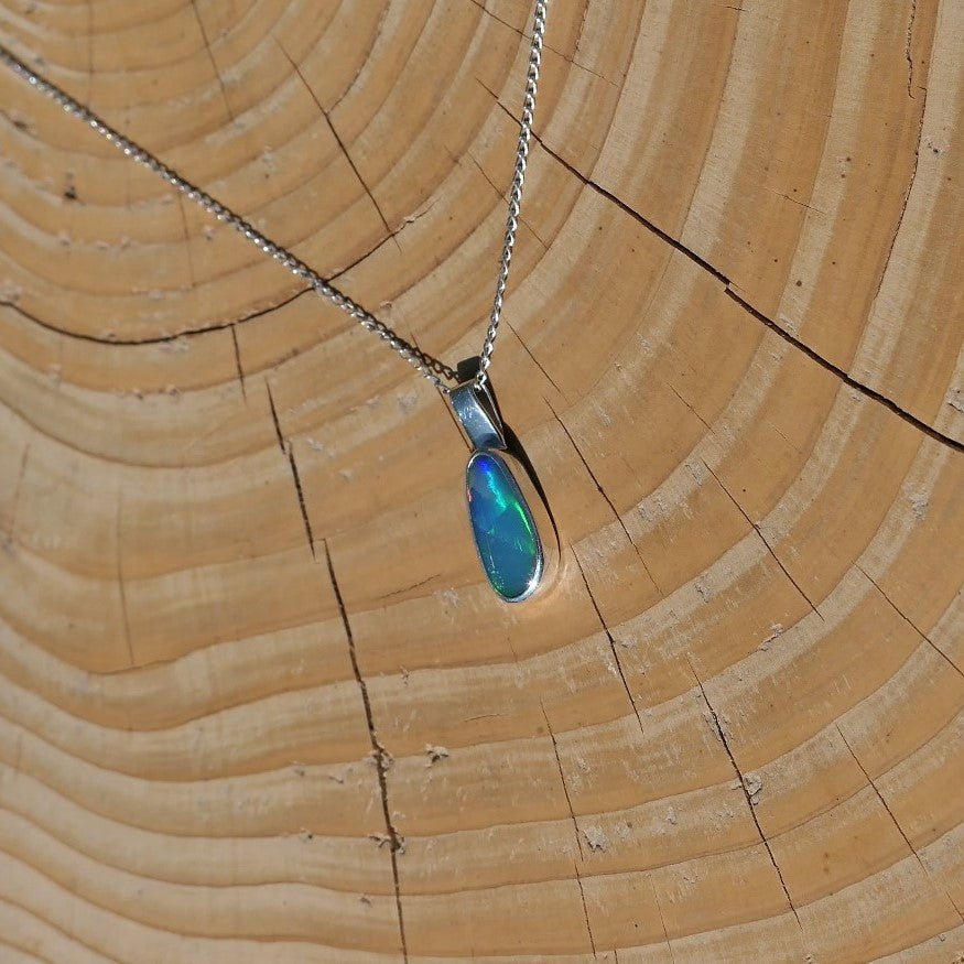 Silver pendant with a Coober Pedy doublet.