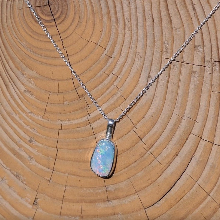 Silver opal pendant.