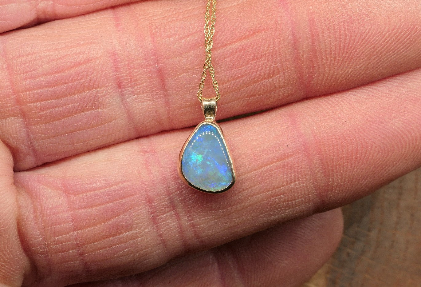 9k gold opal pendant