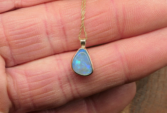 9k gold opal pendant