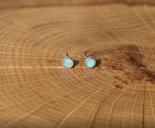 4mm opal earstud