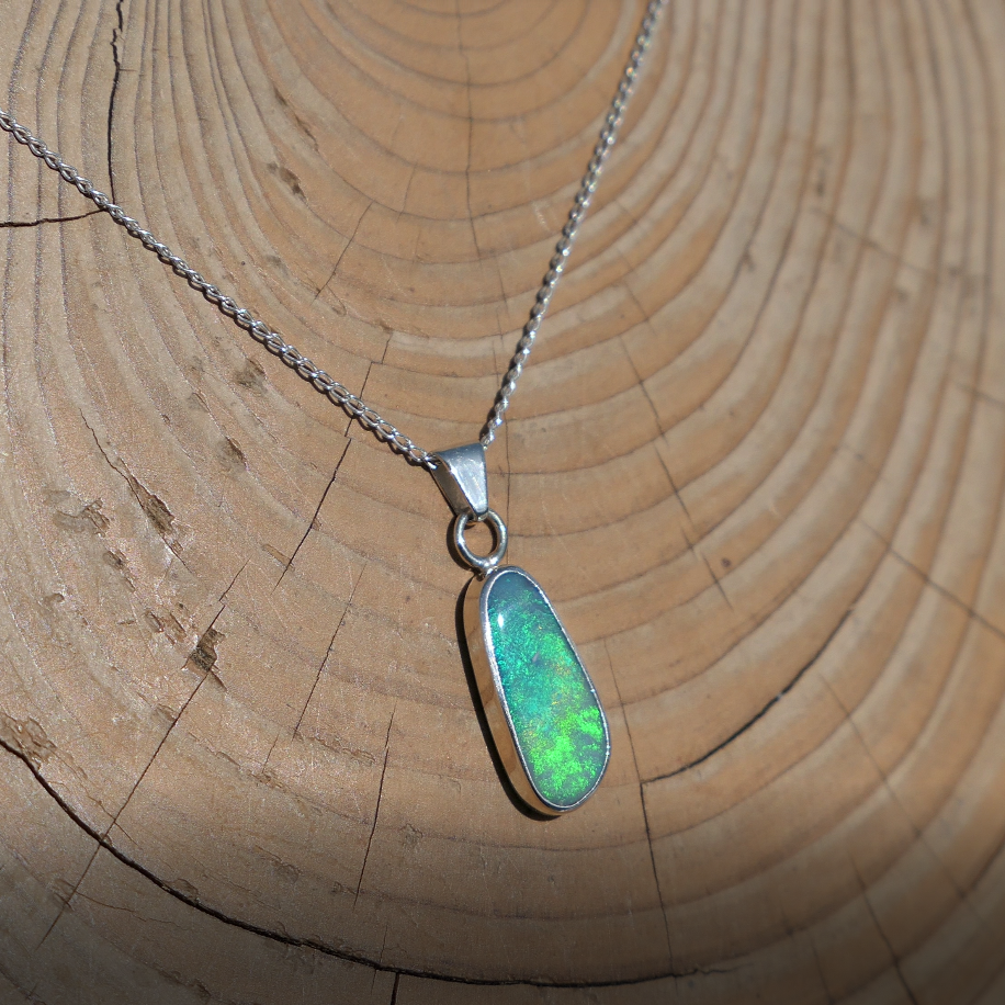 Silver pendant with bright green Coober Pedy opal.