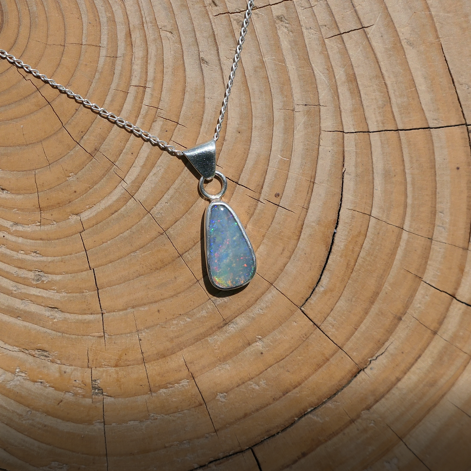 Silver pendant with solid Mintubi opal, approx 1ct, 12x6mm.