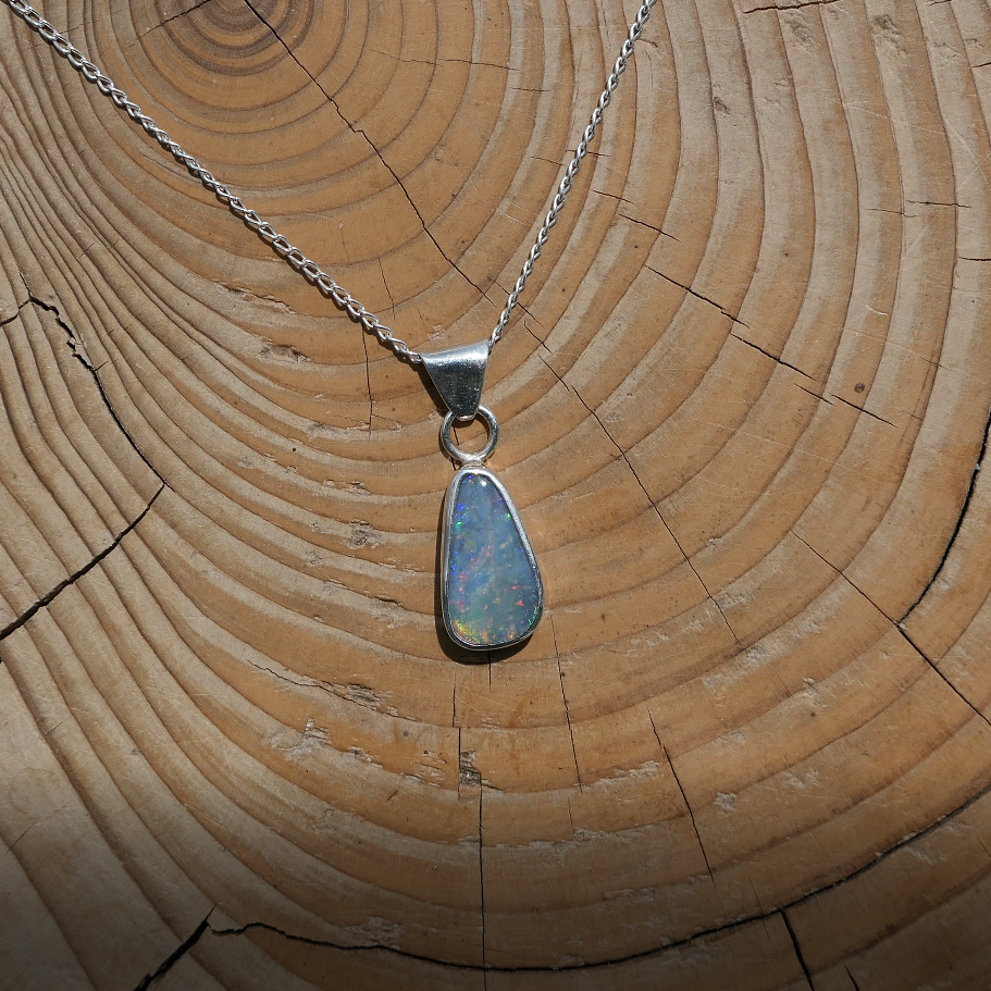 Silver pendant with solid Mintubi opal, approx 1ct, 12x6mm.