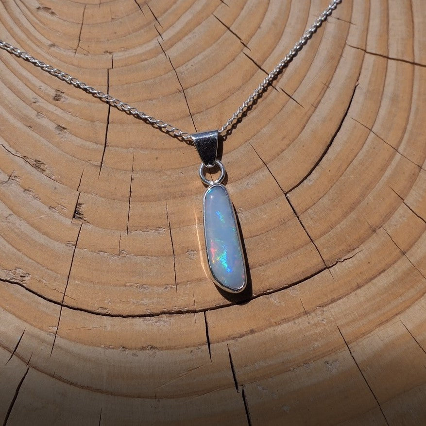 Silver pendant with white base Coober Pedy opal.