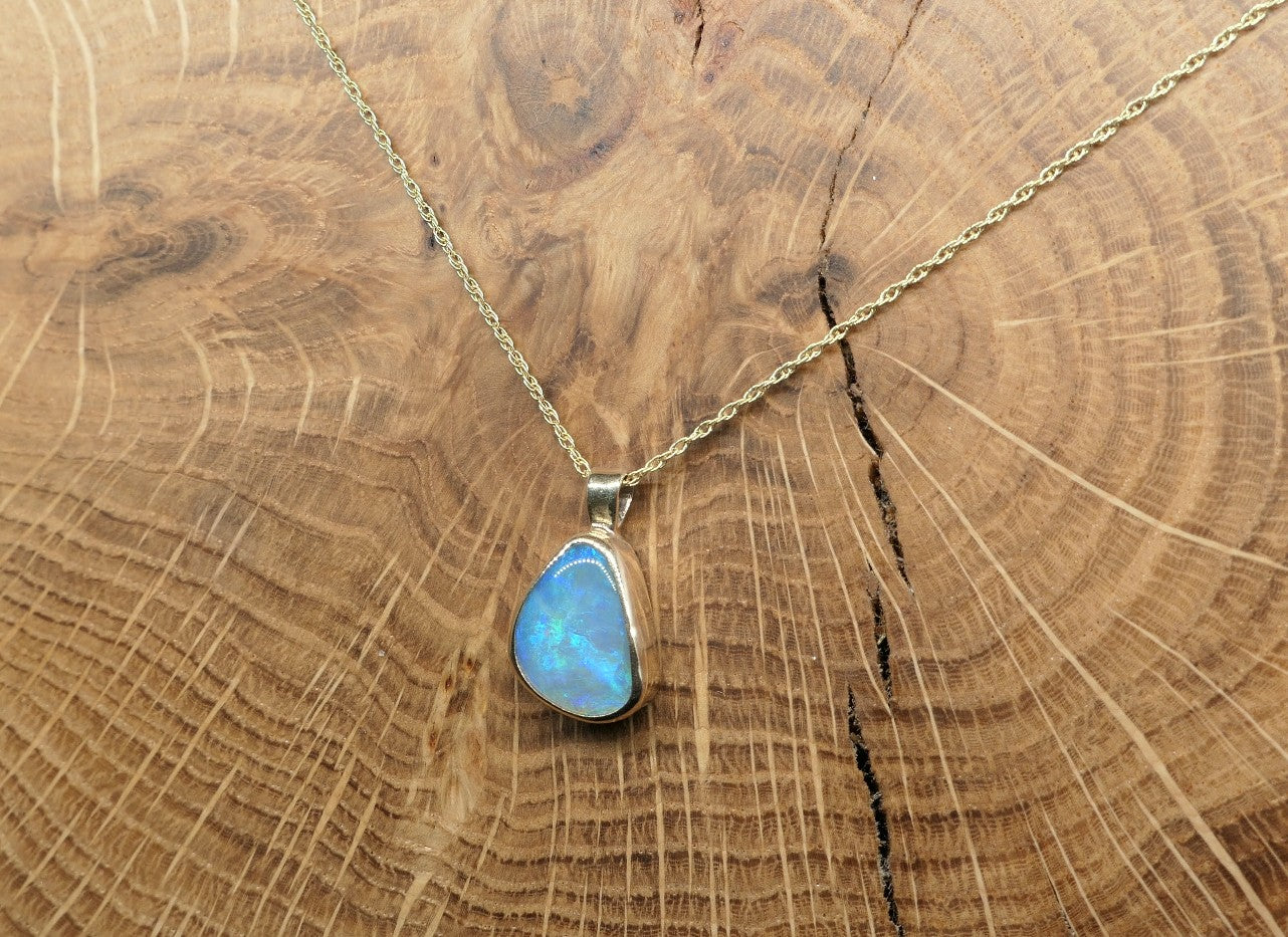 9k gold opal pendant