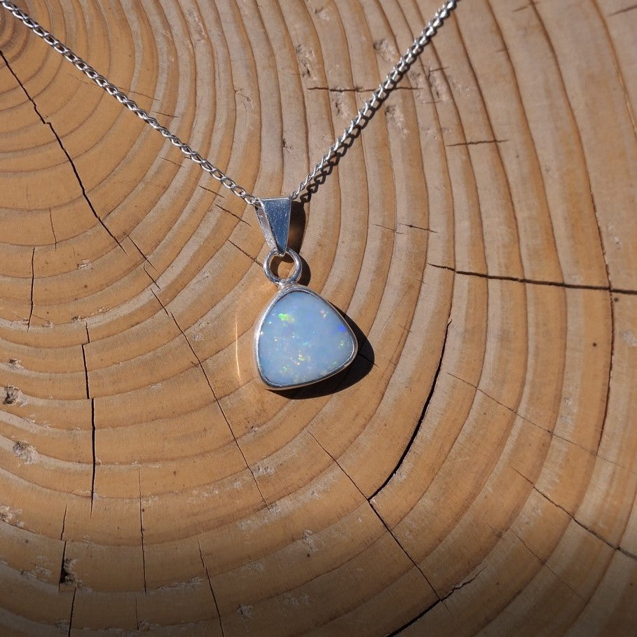 Silver opal pendant with white base Coober Pedy opal, bright multicoloured pinfire