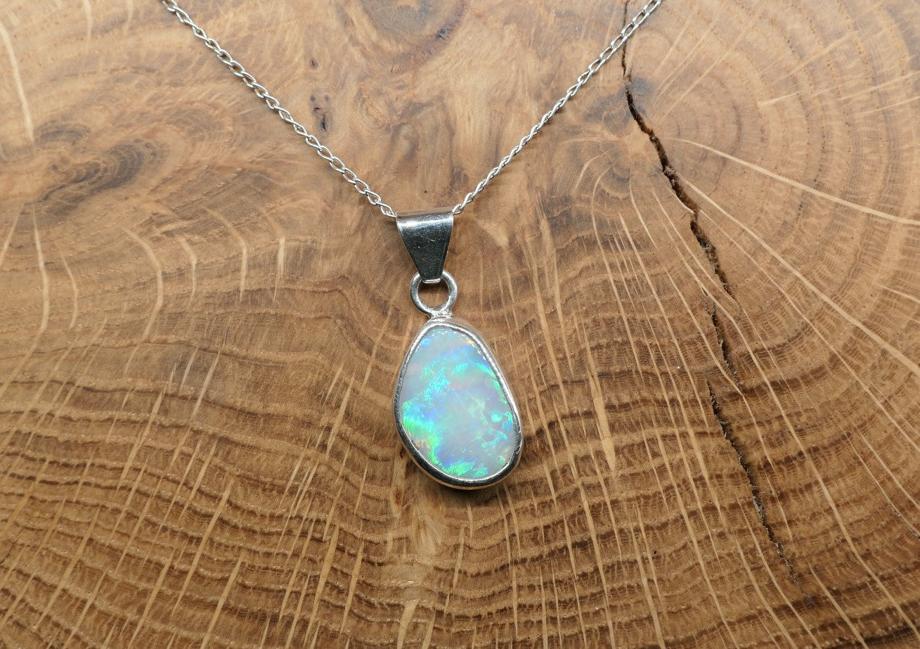 Mintubi opal pendant