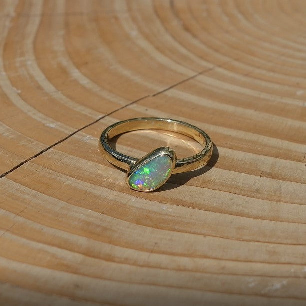 18K Gold opal ring