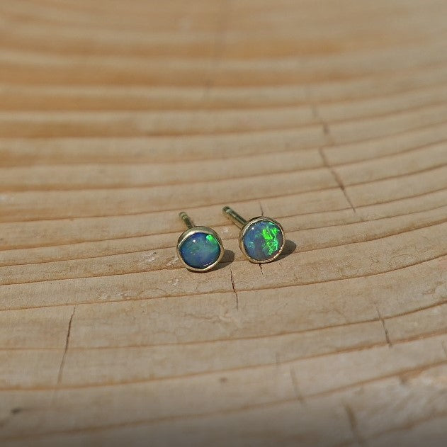 4mm 18k gold earstuds