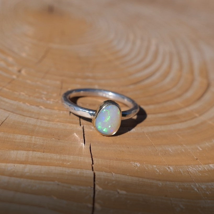 Lightning Ridge crystal opal ring with 18k gold bezel